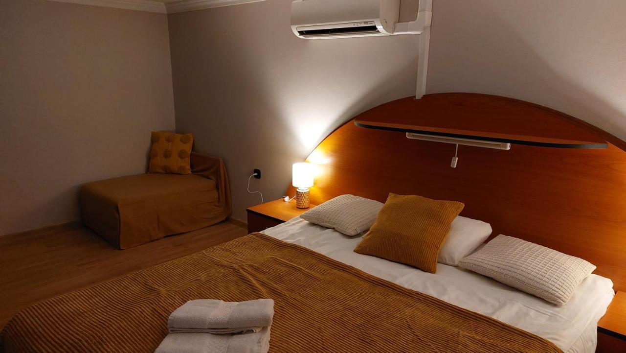 Family Apartman Gyula Exterior foto