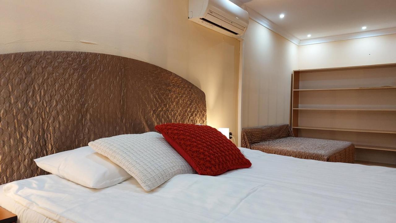 Family Apartman Gyula Exterior foto